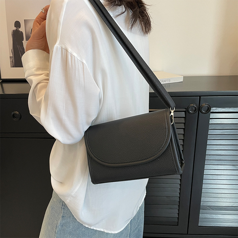 Women's Small Pu Leather Color Block Elegant Square Magnetic Buckle Shoulder Bag Crossbody Bag Square Bag display picture 1