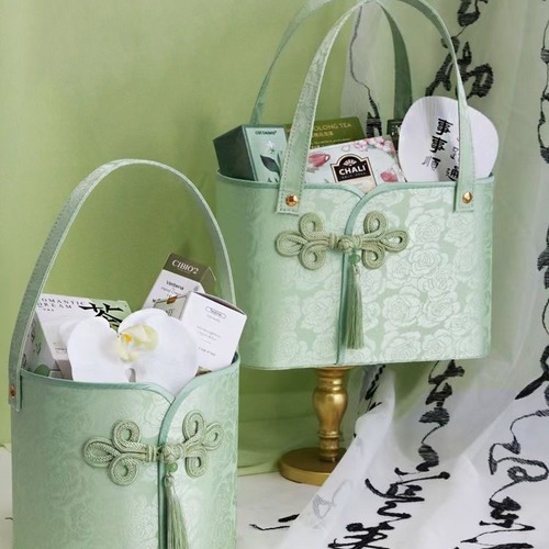 Second-hand Chinese-style satin hand-held baby basket flower qipao-style wedding favor gift for bridesmaids.