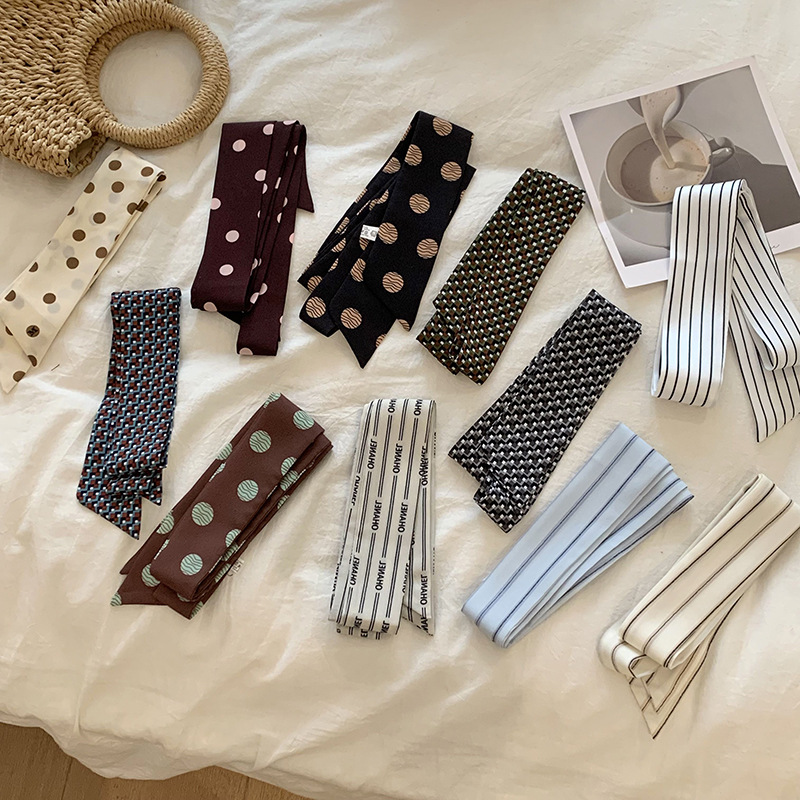 Bufanda de seda pequeña de lunares versión coreana femenina de todo fósforo ins bufanda de esquina larga y estrecha se puede combinar con bolso, camisa, cinta, cinta