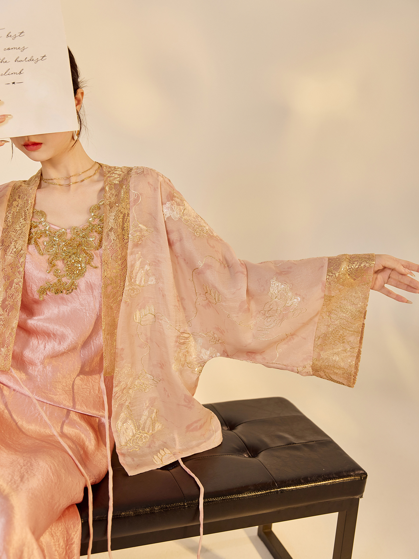 Áo khoác cardigan nữ phong cách Trung Hoa retro thêu hoa cột dây — hồng
