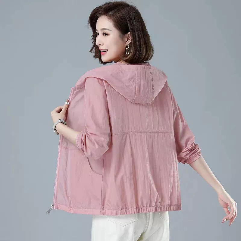 Солнцезащитная одежда для мам среднего возраста, новинка лета 2025 года в корейском стиле, свободная повседневная солнцезащитная рубашка с длинными рукавами и капюшоном