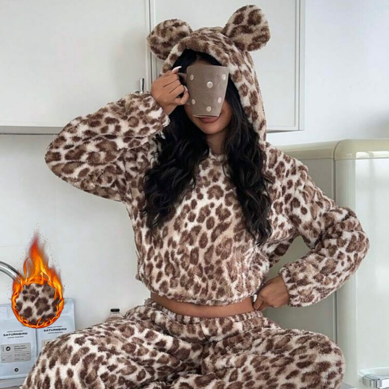 Autumn and winter leopard print plush hooded loungewear set for women, featuring a bear-ear hooded top and loose-fitting long pants, suitable for wearing both indoors and outdoors Autumn and winter leopard print plush hooded loungewear set for women, featuring a bear-ear hooded top and loose-fitting long pants, suitable for wearing both indoors and outdoors