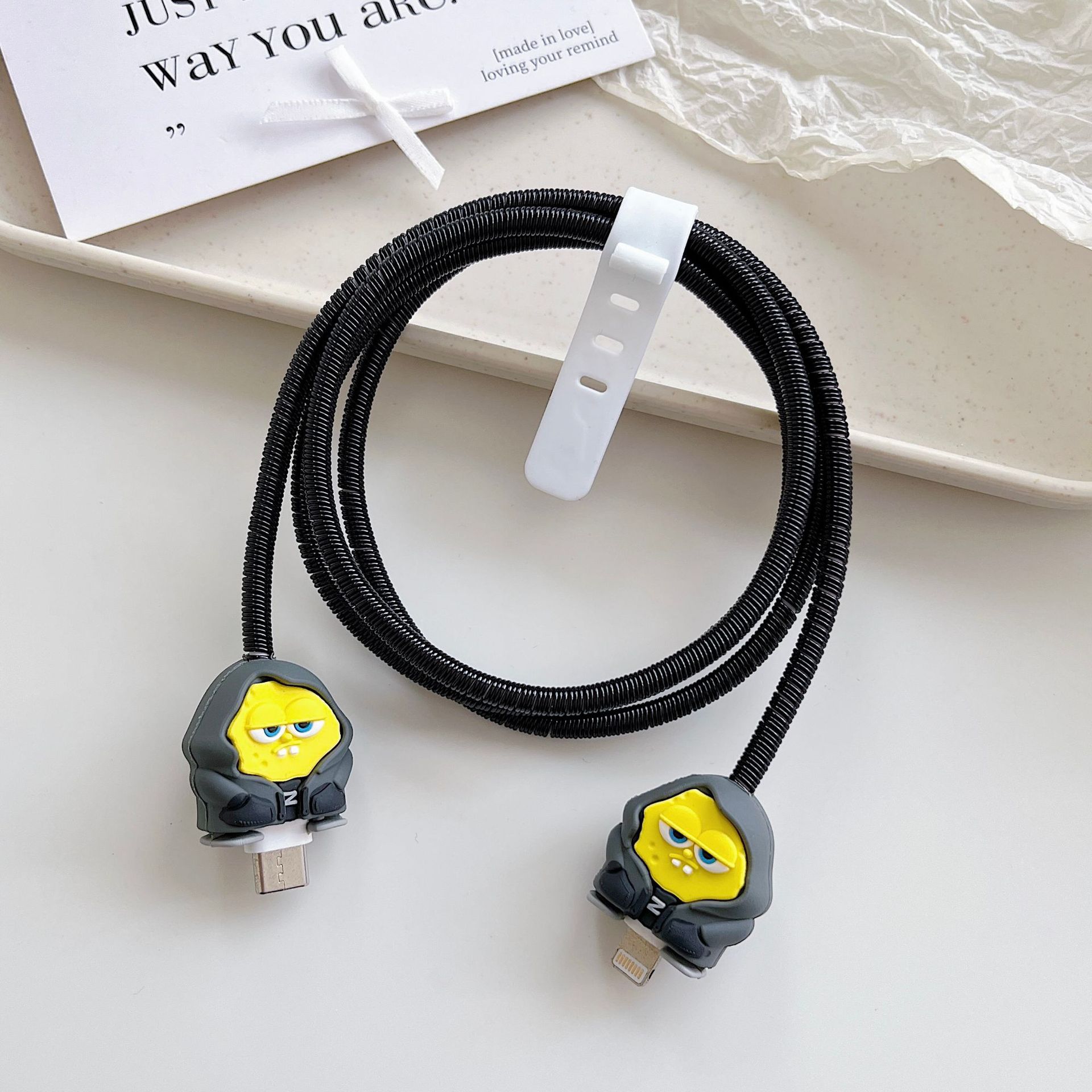 Amazon cartoon cable de datos cubierta adecuada para Apple Android cable de datos de carga rápida cuatro piezas en stock al por mayor