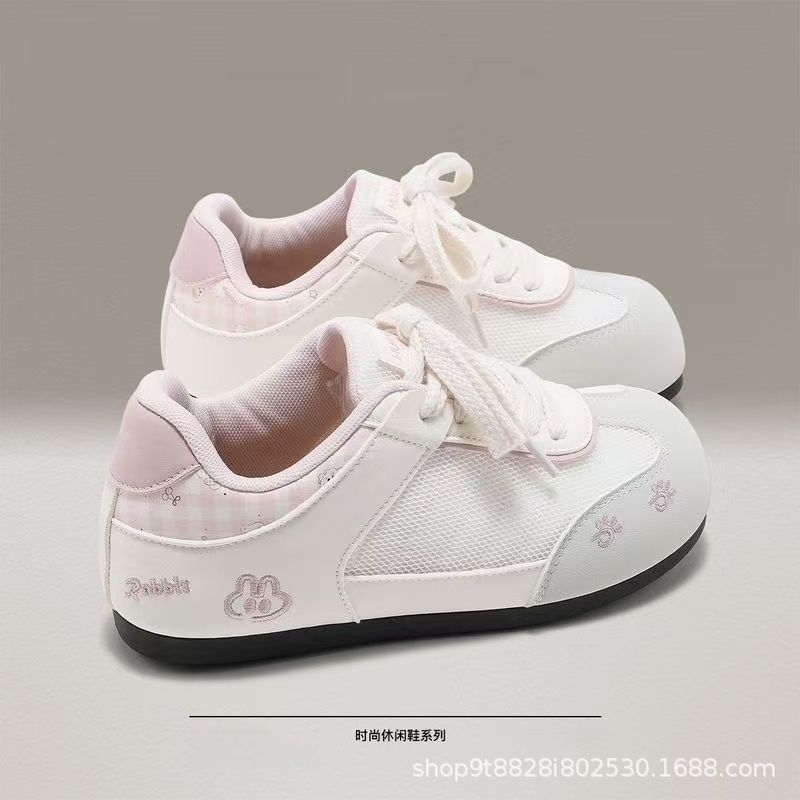 Zapatos de entrenamiento de la niña 2026 primavera nuevo estilo coreano cabeza redonda plano zapatos transpirables de tela de tela de dibujos animados zapatos blancos de estudiantes