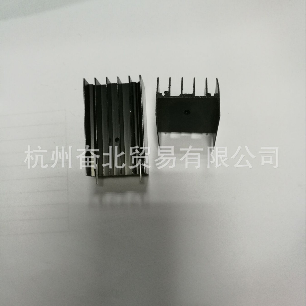 黑色铝散热器 23*16*35MM 散热片 2针 双针YA35 TO220 TO3P TO247