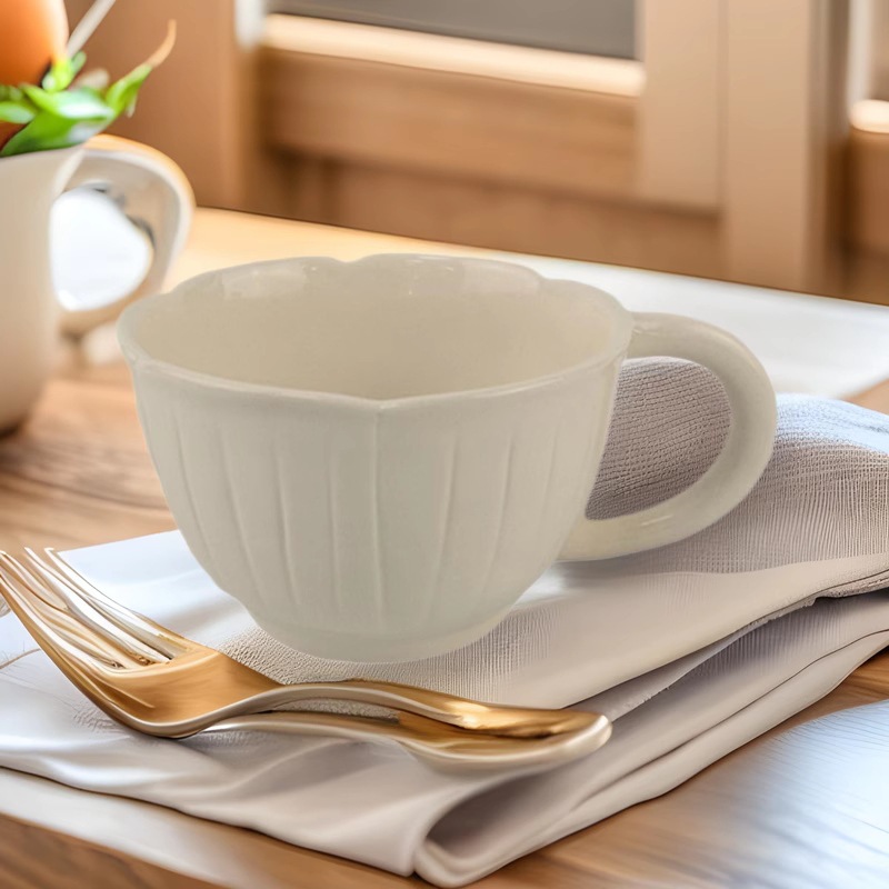 Taza de café de alto valor de pétalos, taza de cerámica de regalo de alto nivel, taza de té de la tarde, taza de Feng Shui de crema