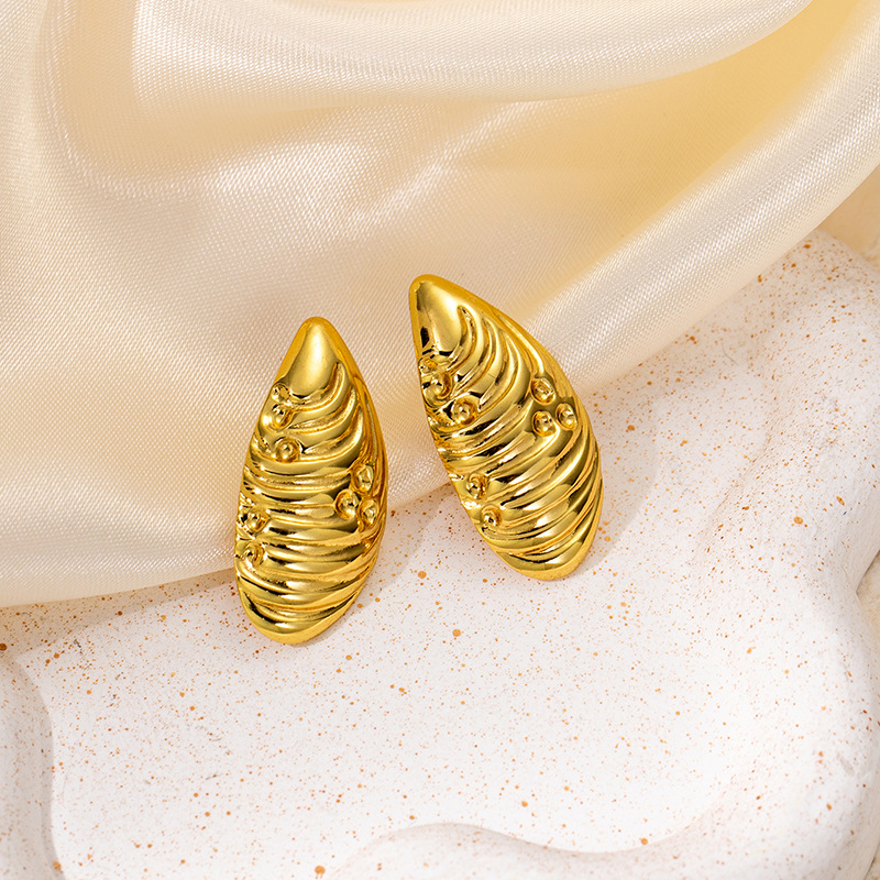 6g Weight 0.03µm Gold Plating Thickness Electroplated Gold Plating Process 201 Stainless Steel Ear Needle Material Golden Plated Plating Material Ear Studs Classification 1 Pair Quantity Daily Occasion 201 Stainless Steel Material Letter, Leaves, Heart Shape Pattern Women's Gender Elegant Style Plating Craft Titanium Steel Letter Leaves Heart Shape Elegant Ear Studs For Women's 5