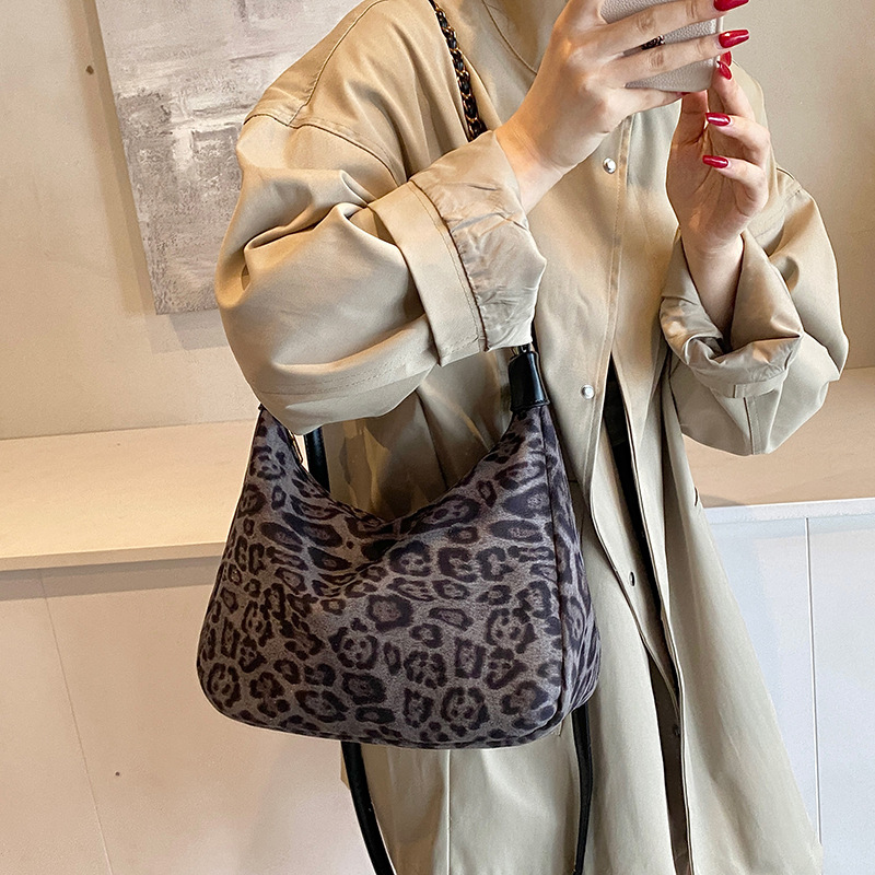 Bolsa de brazo retro cadena transfronteriza para mujeres 2025 nuevo otoño invierno leopardo de alta calidad bolso de hombro bolso de viaje