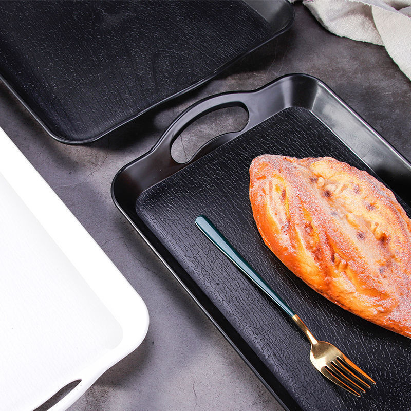 日本式のトレーの木の紋は取っ手のプラスチックの端の野菜のトレーの長方形の大きいサイズのホテルのレストランの手提げの滑り止めのトレーを持ちます。|undefined