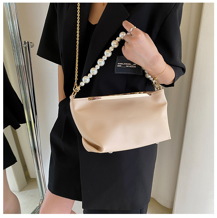 Fashion Pearl Chain Solid Color Messenger Bag display picture 1