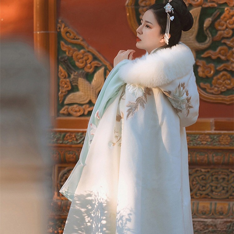 Nalan Ci Long Cloak Hanfu Women's Fleece-Lined Thickened Chinese Style White Cloak Coat Coat Autumn and Winter