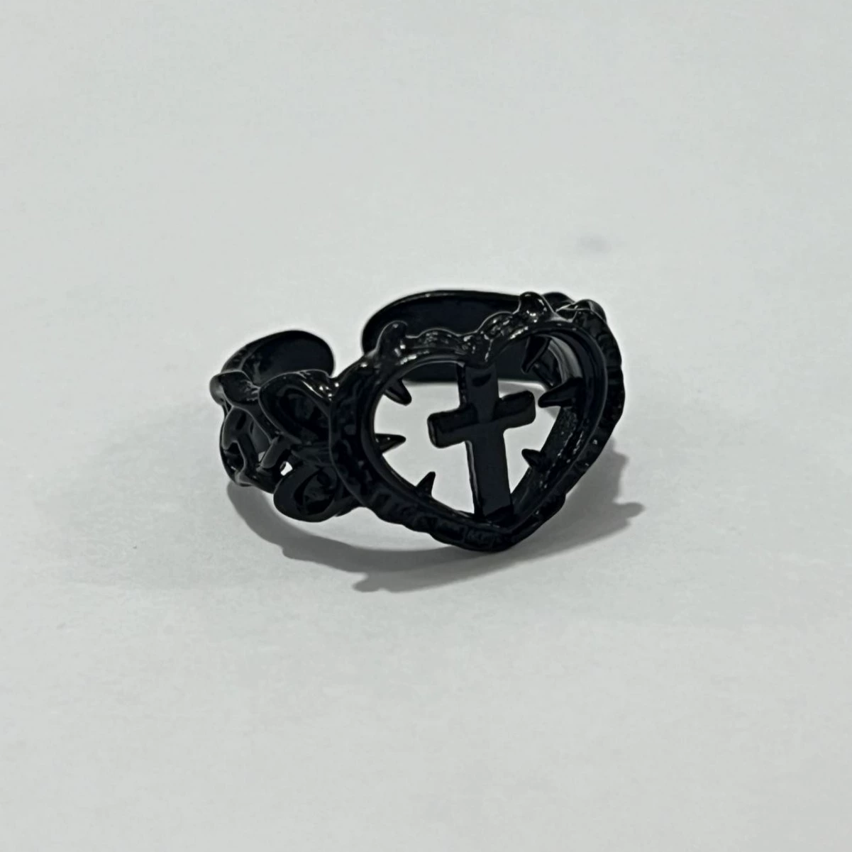 Adjustable ring AQ-5960 Gothic heart, black enamel, one-size adjustable