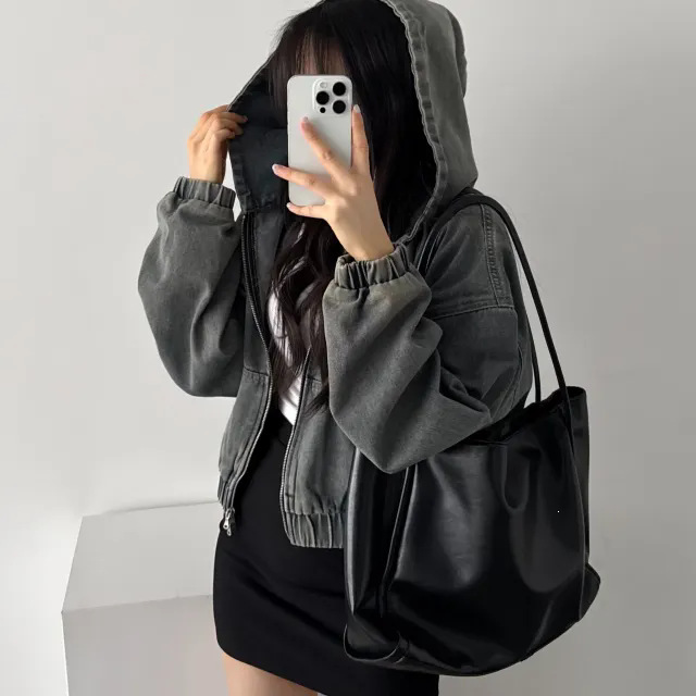 26 Autumn/Winter New Vintage Heavy-Duty Distressed Hooded Short Denim Jacket for Women, Loose Fit with Elastic Waist, Trendy Jacket