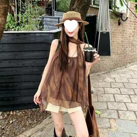 2026夏季新款复古风扎染印花不规则下摆飘带宽松领吊带背心女装