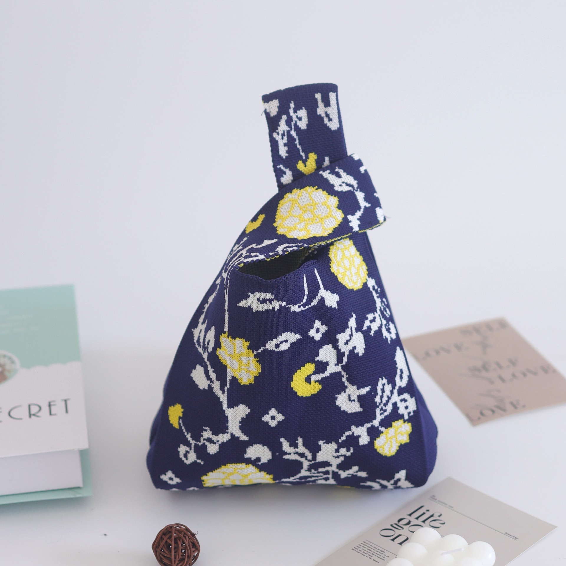 덩굴 꽃 녹색과 노란색