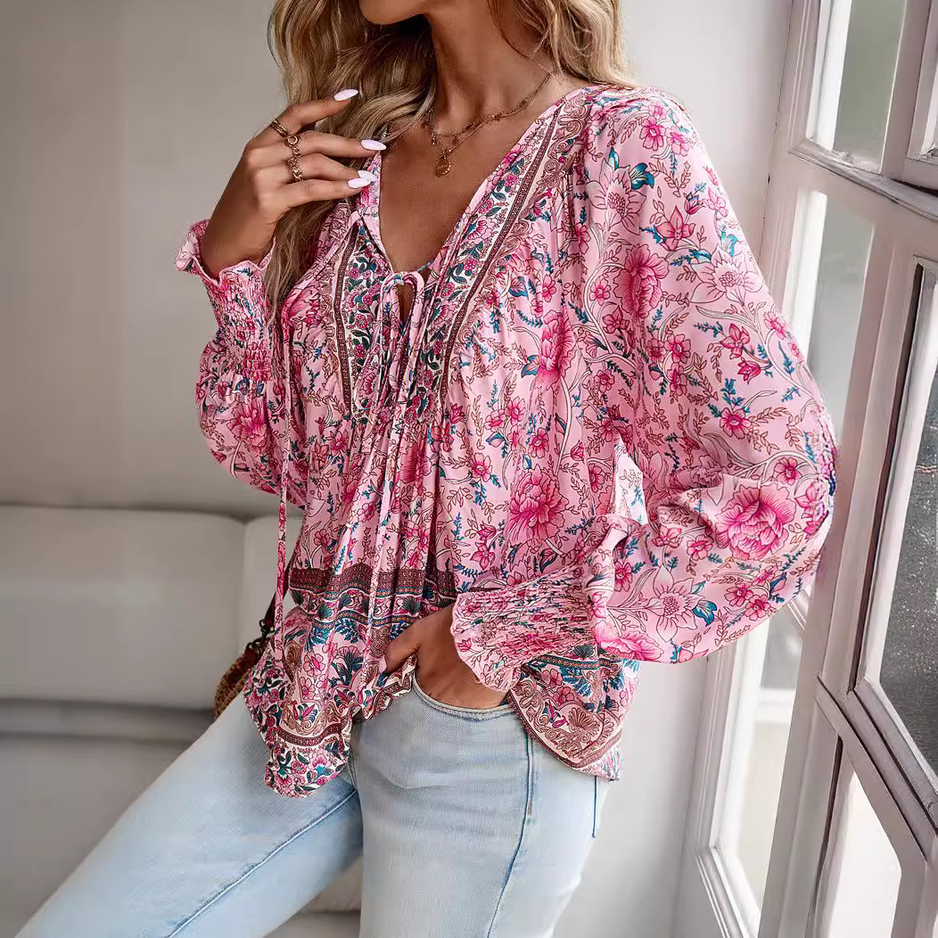 Elegante Bluse mit floralem Muster, Laternenärmeln und Bindedetail – V-Ausschnitt, lockere Passform, Polyester-Elasthan-Mischgewebe – Rosa, Orange, Blau_voghion.com