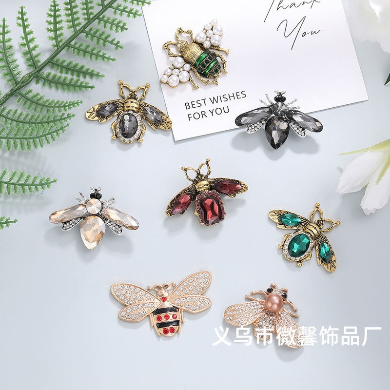 New Style Chanel-Inspired Insect Brooch Baroque Diamond-Encrusted Little Bee Pin Natural Material Accessories