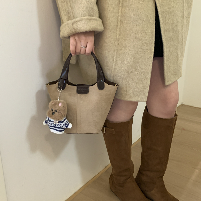 Retro Maillard marrón esmaltado bolso mujer 2025 nuevo otoño invierno versátil bolso de mochila bolso de cubo de mano image 5
