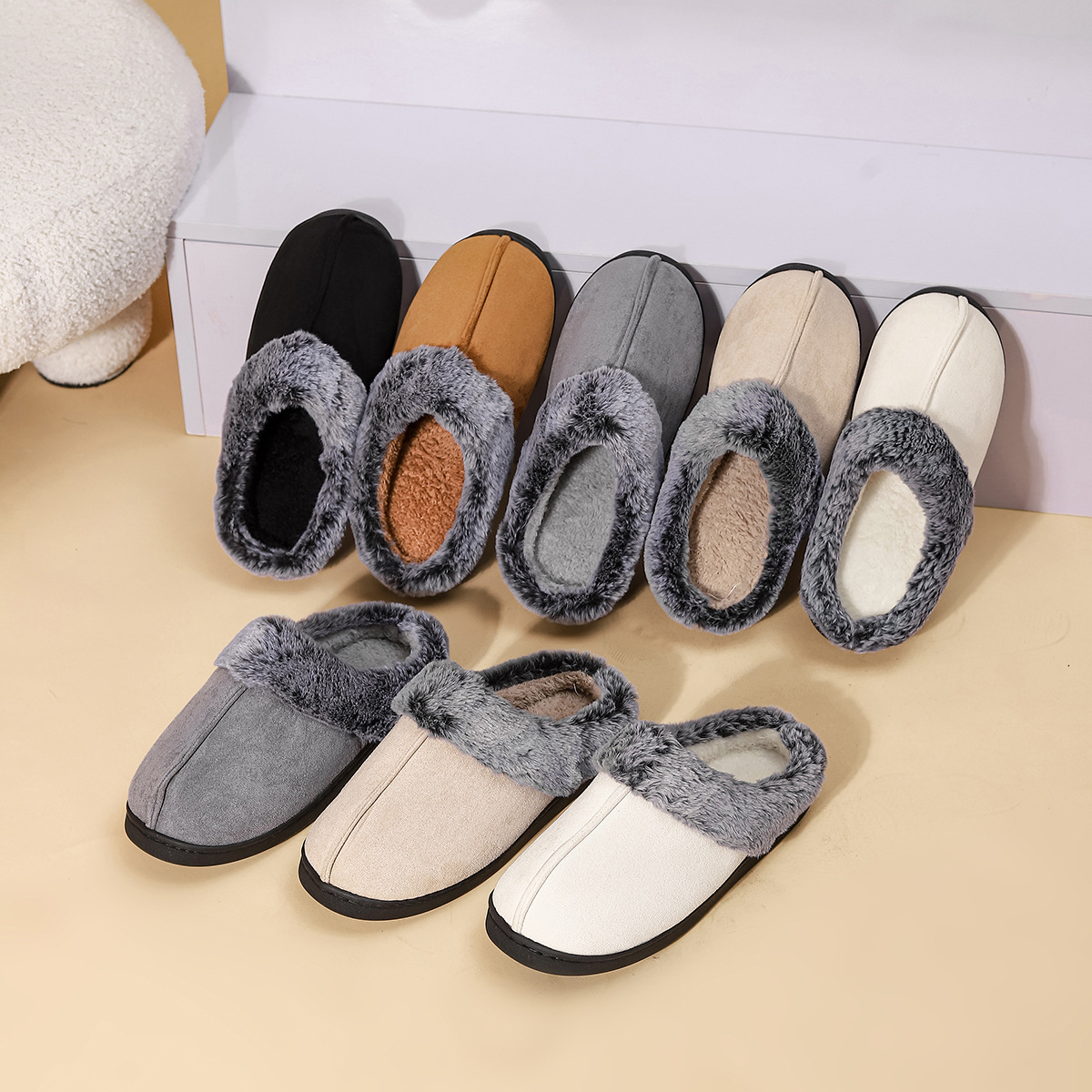 Pantuflas de algodón cálidas con forro polar para uso doméstico, para parejas, zapatos de algodón antideslizantes de suela gruesa para exteriores, pantuflas peludas de invierno al por mayor, versátiles.