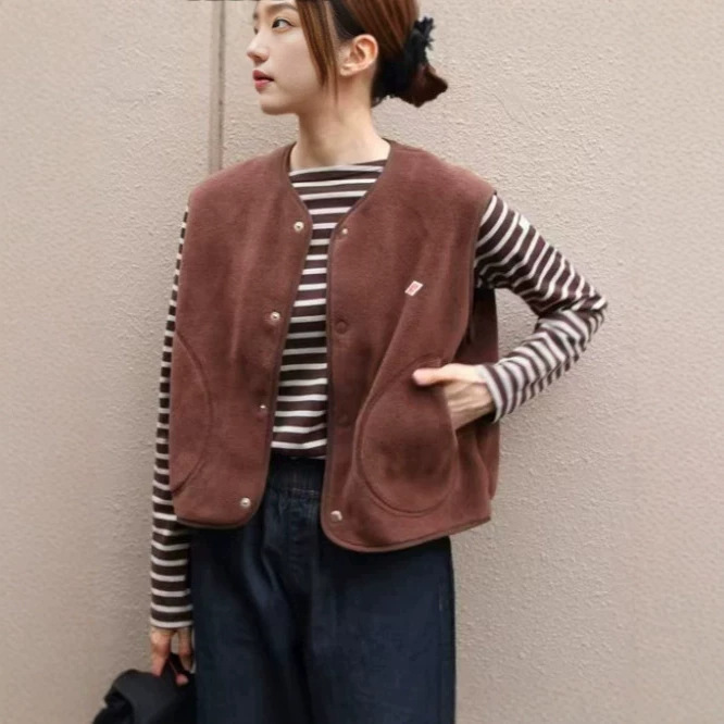 Item No. 26A772: New autumn collection, Japanese-style minimalist vest with a small logo, casual solid-color double-sided fleece vest Item No. 26A772: New autumn collection, Japanese-style minimalist vest with a small logo, casual solid-color double-sided fleece vest