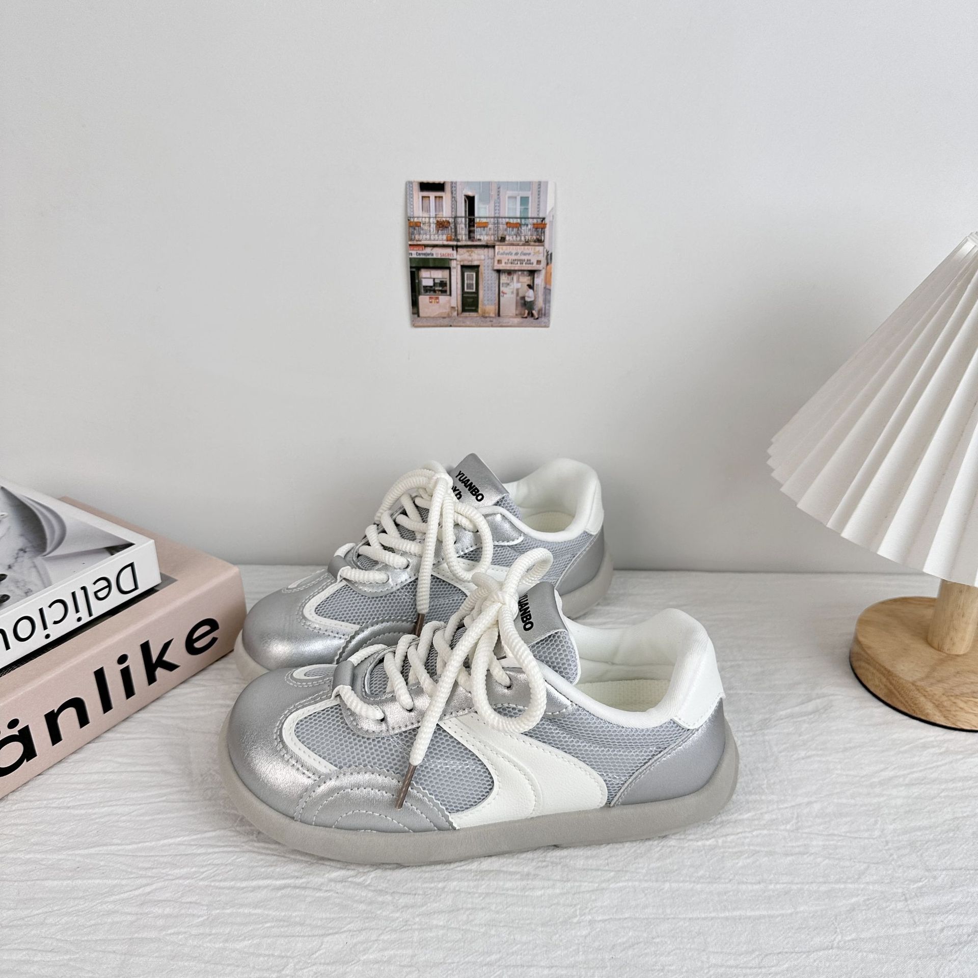 Zapatos blancos de fondo grueso de ondas largas, zapatos de skate de nicho para mujeres, 2025 nuevos zapatos casuales de mujer, zapatos de pan de verano image 5
