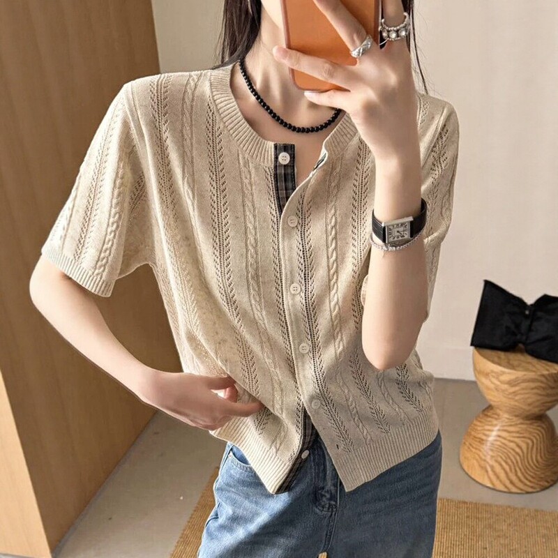 Korean-Style Plaid Patchwork Knit Short-Sleeve Cardigan, Simple and Slimming, Versatile for Commuting, Conceals Body Shape, Suitable for Outerwear Korean-Style Plaid Patchwork Knit Short-Sleeve Cardigan, Simple and Slimming, Versatile for Commuting, Conceals Body Shape, Suitable for Outerwear