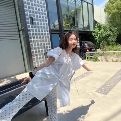 馨は *** 泡袖の上着の女性の中の長いデザイン感の夏の子供のシャツの怠惰な風の半袖のシャツを手伝います。