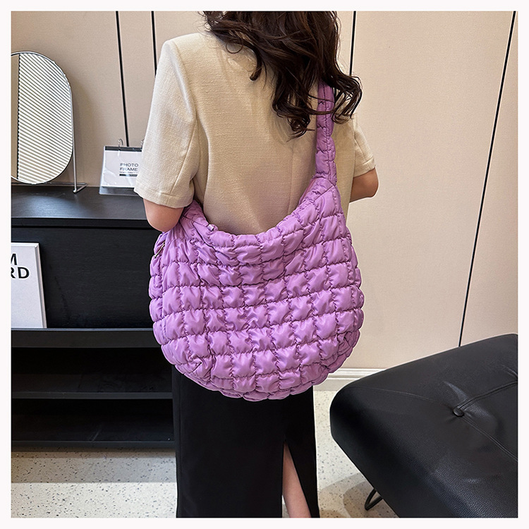 Femmes Grande Nylon Couleur Unie Vêtement De Rue Fermeture Éclair Sac En Forme De Nuage display picture 30