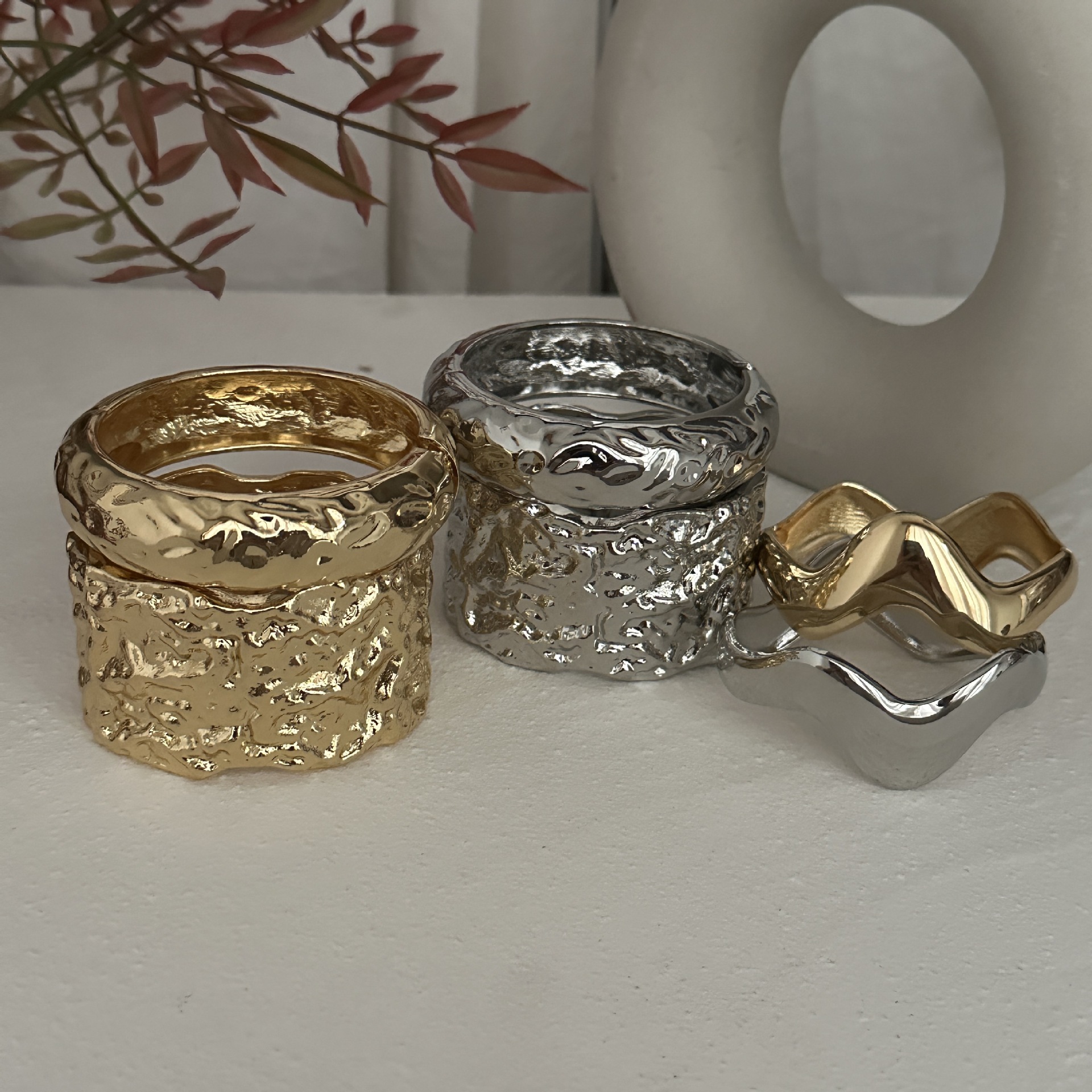 Exaggerated Solid Color Alloy Bangles Wholesale display picture 14