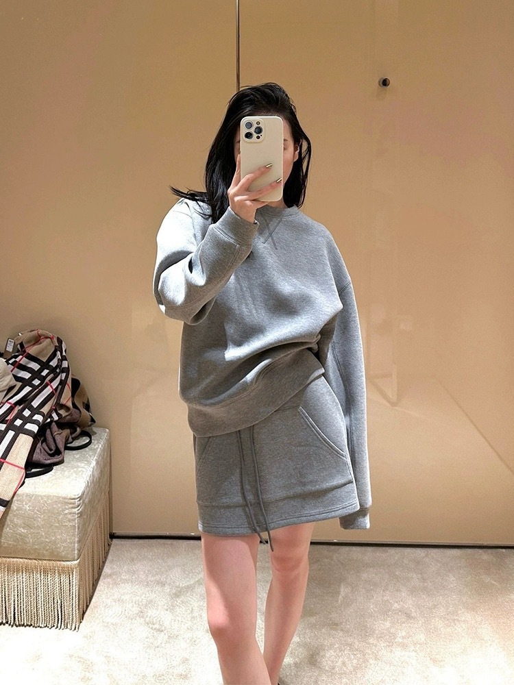 Moda de mujer, una forma de vestido corto de mujer, 24 nuevo otoño, abrigo de manga larga de cuello redondo, suéter de estilo americano de Guangzhou