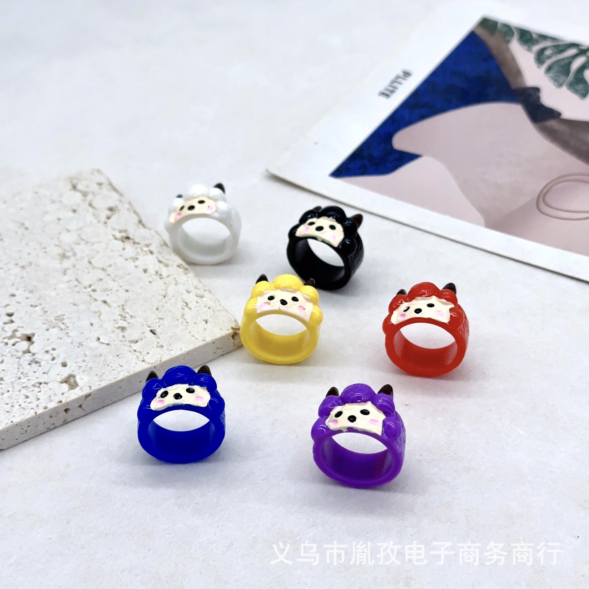 Transfronterizo nueva venta caliente multi-color creativo personalidad de dibujos animados Tres dimensiones ovejas resina anillo diversión joyería decorativa