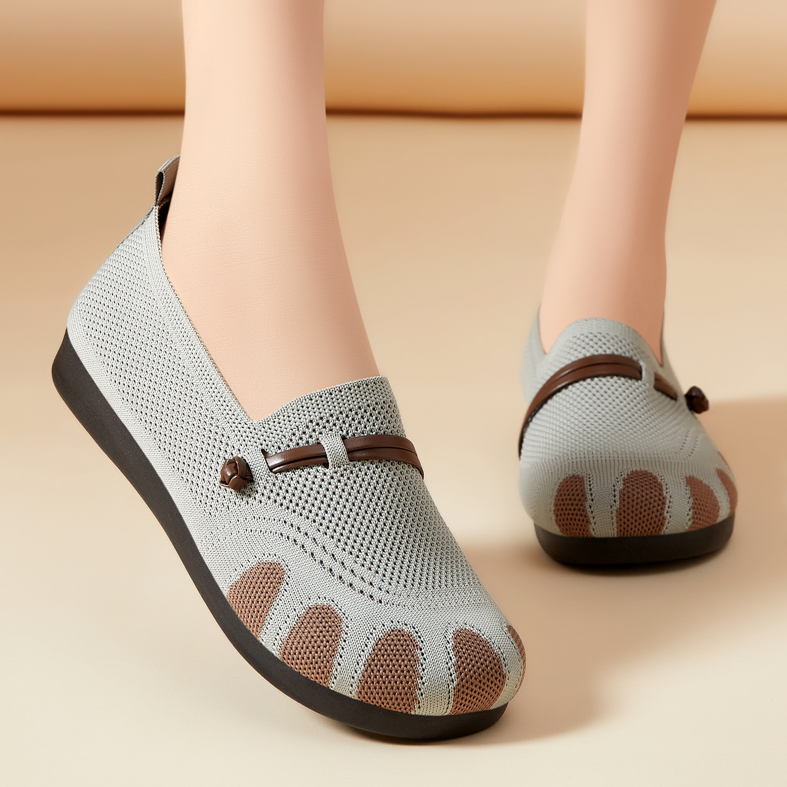 Zapatos de mujer zapatos casuales de primavera zapatos de malla superficial zapatos de suela suave zapatos de una sola luz zapatos de madre transpirables