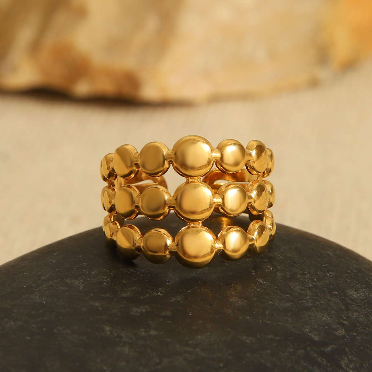 Anillo de oro de 18 quilates de oro de tres capas de acero inoxidable de estilo femenino anillo de acero de titanio no se desvanece