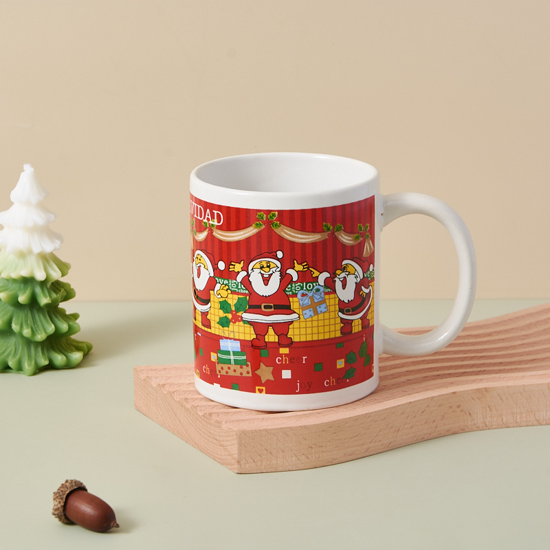 Comercio exterior al por mayor varios estilos de tazas de cerámica de Navidad juegos de regalo de mano de vacaciones tazas de café caseras tazas de agua