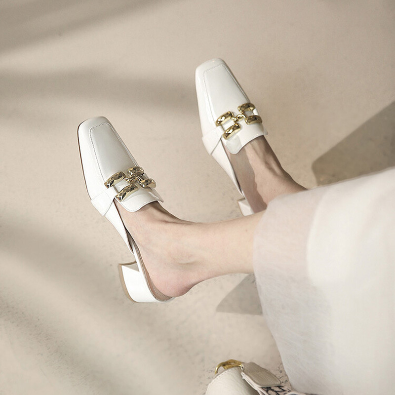 halve pantoffels voor dames zomer nieuwe stijl temperament lakleer veelzijdige medium hak dikke hak vierkante neus Muilezelsandaal pantoffels_voghion.com