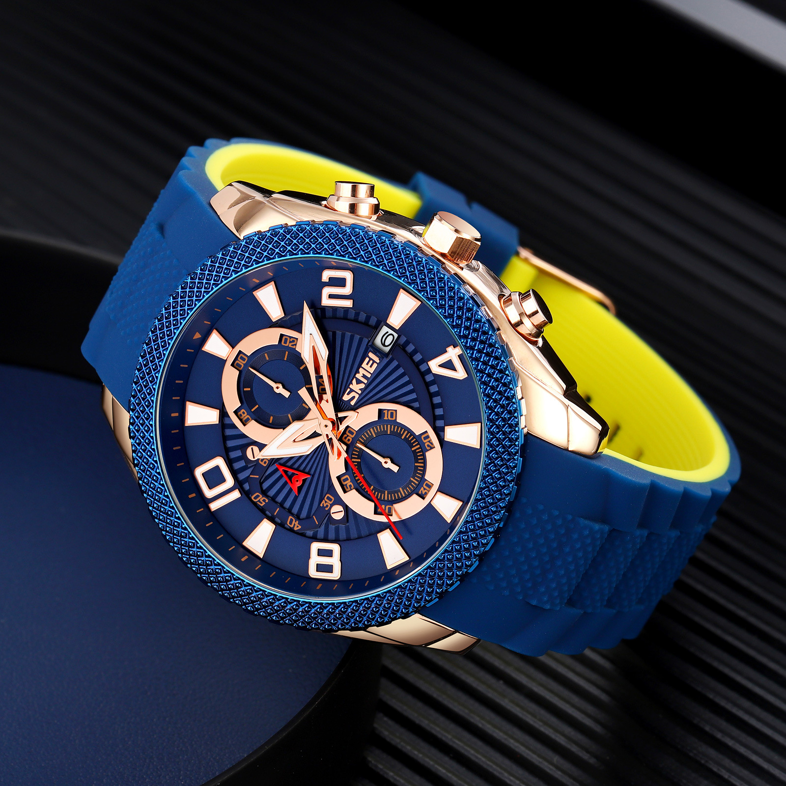 Momento de moda deportivo para hombres cronógrafo de cuarzo nocturno impermeable reloj de pulsera transfronterizo correa de silicona reloj de hombre