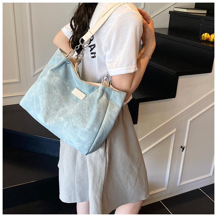 Korean style simple and versatile bag for women, new summer 2025 fashion and niche handbag, large capacity tote bag for commuting undefined