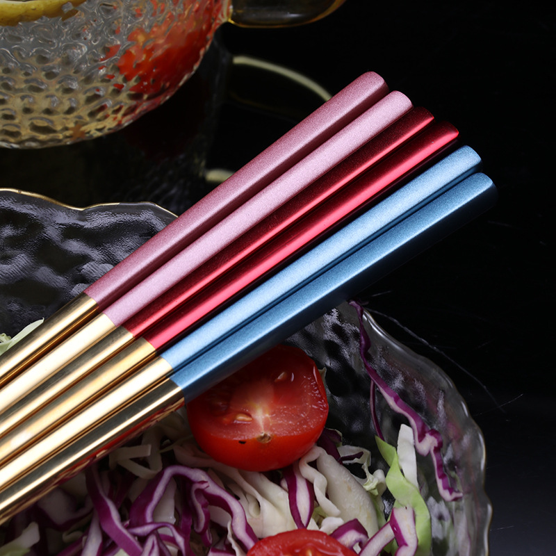 Palillos cuadrados de acero inoxidable chino cinco pares caja de regalo al por mayor 304 palillos de acero inoxidable hogar antideslizante aislado