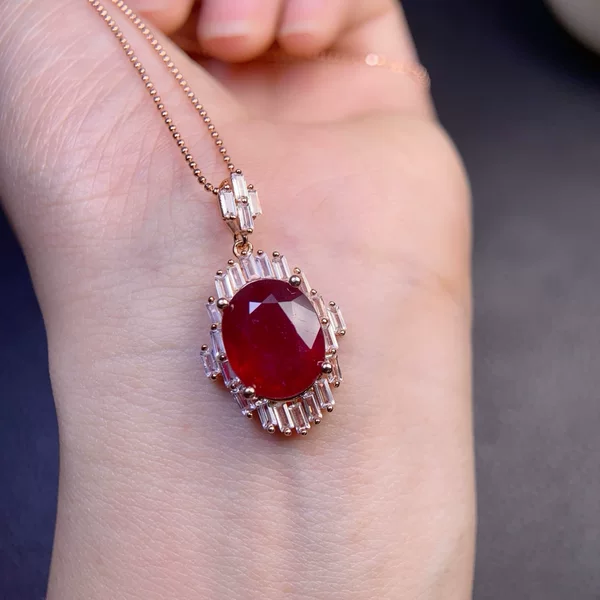 New ruby pendant, featuring a high-quality ruby gemstone measuring 11*13mm, meticulously set in S925 silver