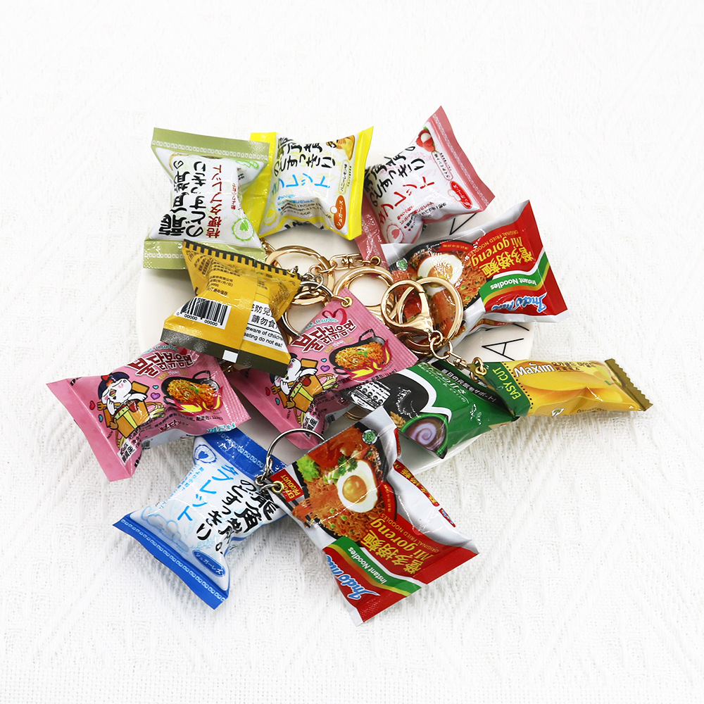 Simulación de comida japonesa para jugar bolsas de bocadillos llavero peru coreano colgante de café blanco campamento más regalos de colgante de fideos