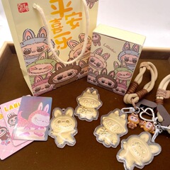 ラブブ labubu インターネット有名人 20mg ゴールドペンダントキーホルダー漫画かわいい女の子携帯電話チェーンバッグペンダント車のペンダント