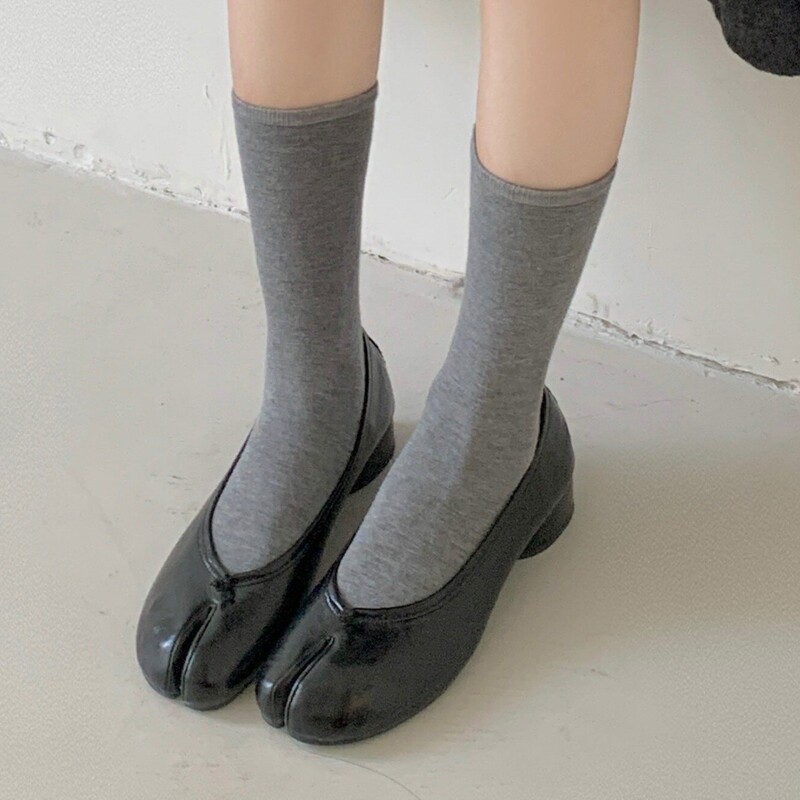 Miu Gray Wool Split-Toe Socks for Women, Mid-Calf Socks, Autumn and Winter Warm Japanese-Style Seamless Two-Toe Calf Socks Miu Gray Wool Split-Toe Socks for Women, Mid-Calf Socks, Autumn and Winter Warm Japanese-Style Seamless Two-Toe Calf Socks