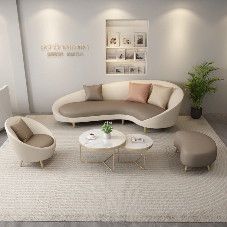 Tienda de ropa nórdica sofá moderno simple arco neto rojo en forma creativa lujo salón belleza ocio tienda recepción