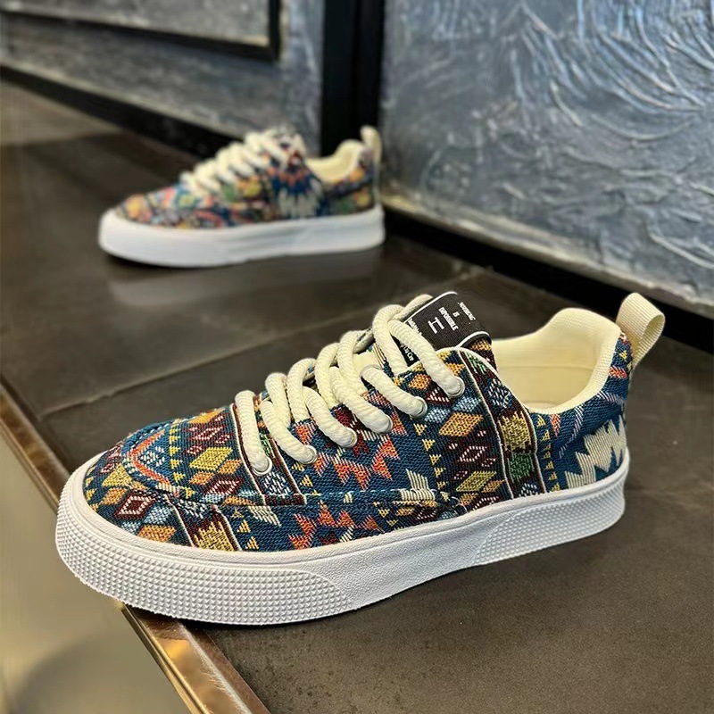 Tela da uomo traspirante, versatile, piatta e comoda. La tela è leggera, scollatura bassa, tessuto color block. Nuovo_voghion.com