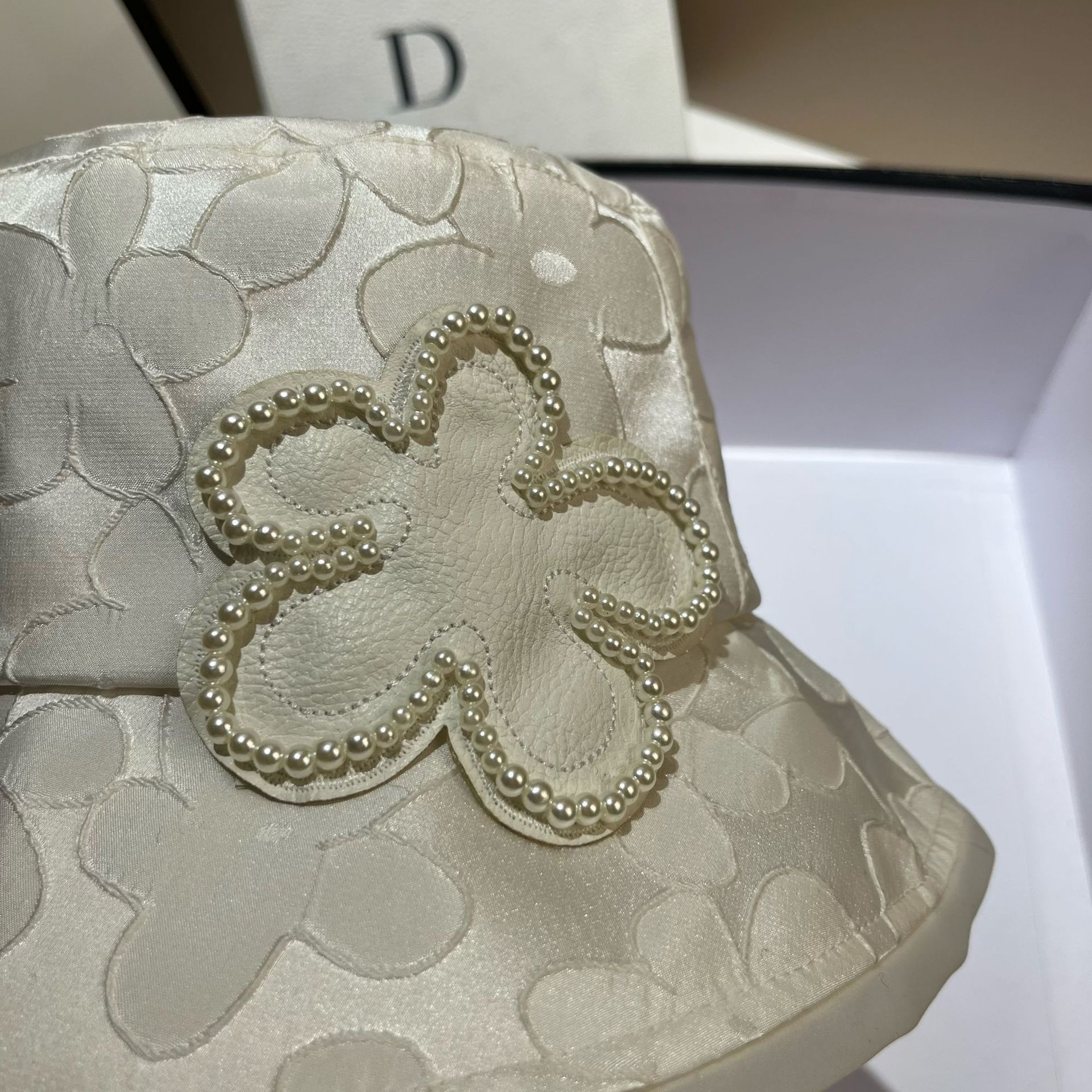 Korean version of ins small fragrant wind pearl flower casual fisherman fashionable spring/summer embroidered jacquard_voghion.com