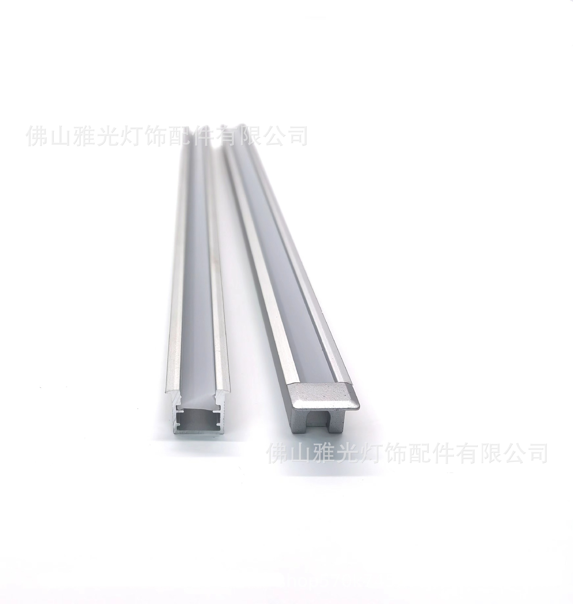 실버 프로필 + 비스듬한 빛나는 pc