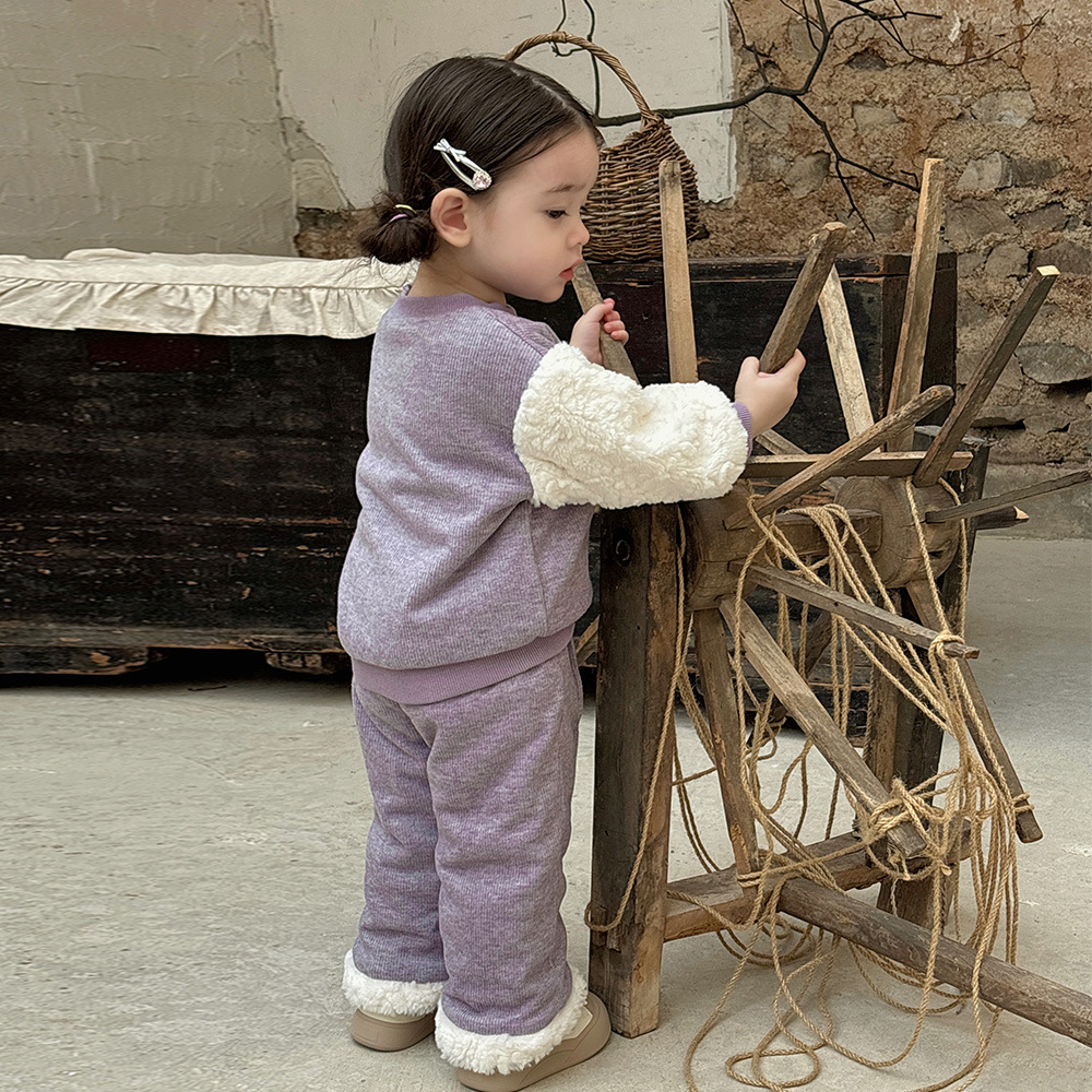 2024 otoño e invierno traje acolchado para bebés ropa de bebé para niñas a finales de otoño traje de dos piezas de abrigo grueso para bebés y niños pequeños coreanos