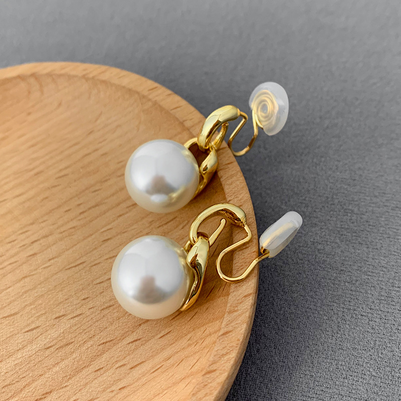 16g Weight 925 Sterling Silver Ear Needle Material Pearl Inlay Material Ear Cuffs, Ear Studs Classification 1 Pair Quantity Banquet, Daily, Date Occasion Copper Material Geometric Pattern All Seasons Season Women's Gender Plating, Inlay Design Elegant Style 1 Pair Elegant Geometric Plating Inlay Copper Pearl Ear Cuffs Ear Studs 21