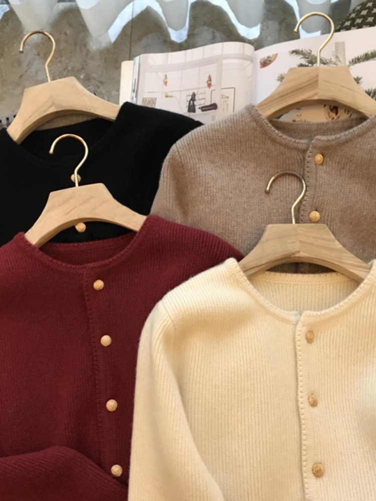 2024新型ニットカーディガン女性秋の柔らかい丸首長袖ファッション純色の短い香りのセーターコート