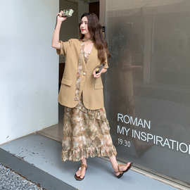 韩系宽松卡其色西装外套吊带裙套装女夏季2026新款通勤西服两件套